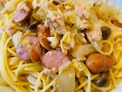 冷蔵庫の残りもので　鮭クリームパスタ